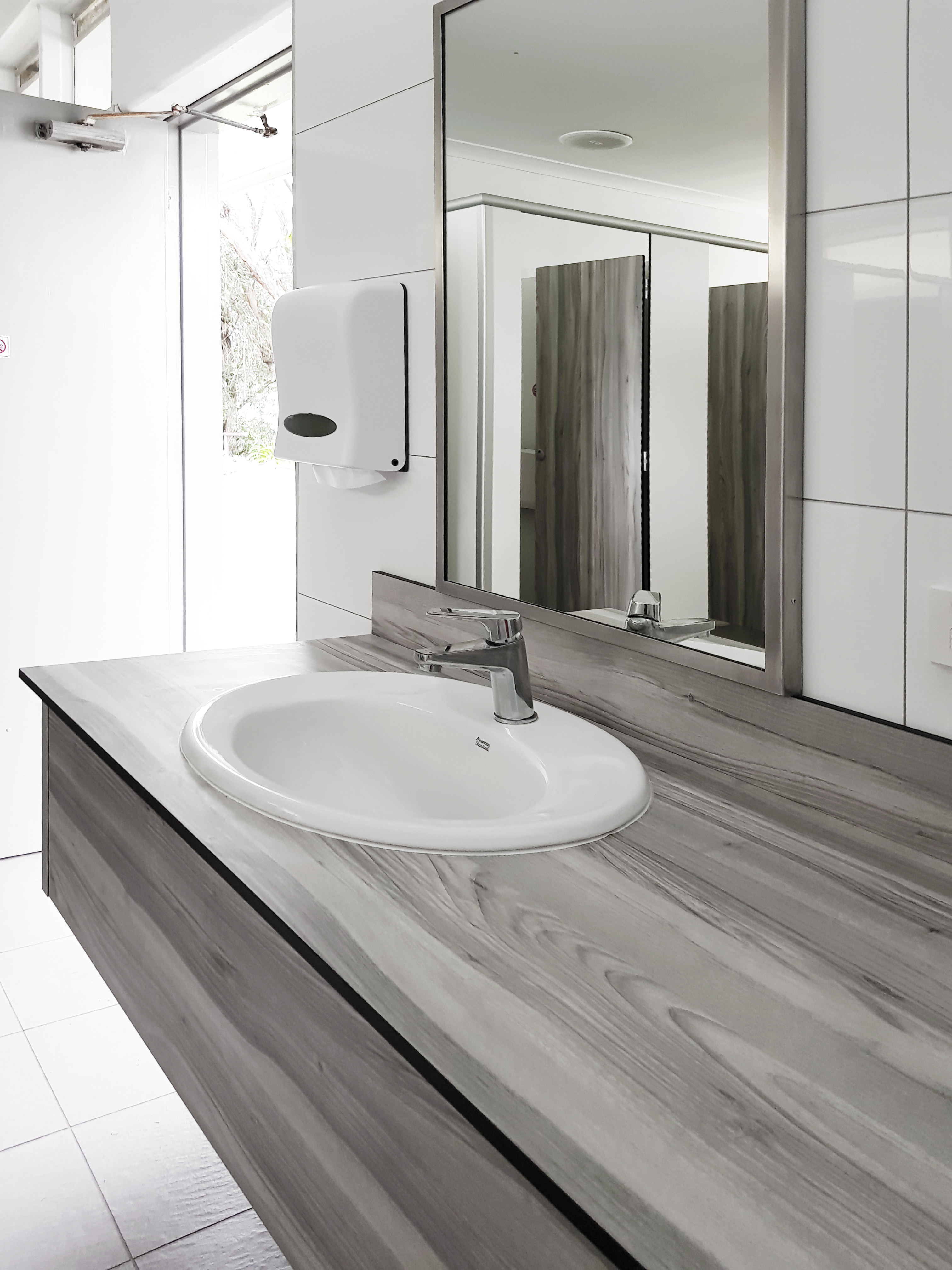 compact laminate vanities AQUALOO